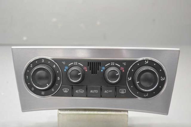 【中古】中古部品 ベンツ Cクラス 203746 A/Cｽｲｯﾁﾊﾟﾈﾙ 【3310580000-240227002860900】