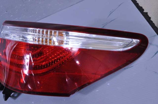 【中古】中古部品 レクサス LS USF40 右ﾃｰﾙﾗﾝﾌﾟ 【3310580000-240228000415500】