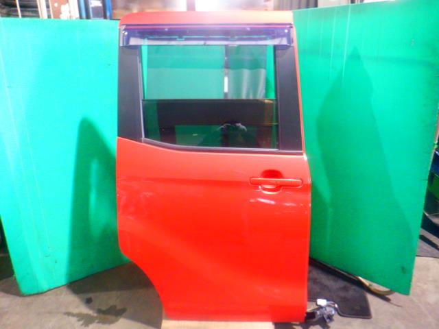 【中古】中古部品 ｅＫスペース B11A 右ﾘｱﾄﾞｱ 【3340140100-000024033313300】