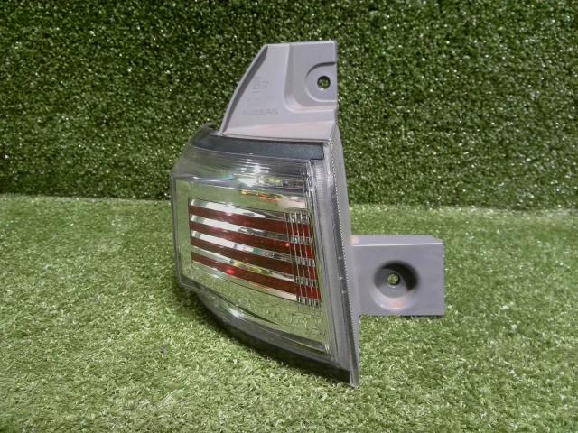 【中古】中古部品 エルグランド TE52 左ﾃｰﾙﾗﾝﾌﾟ 【3260300000-240229000215600】 10,856円