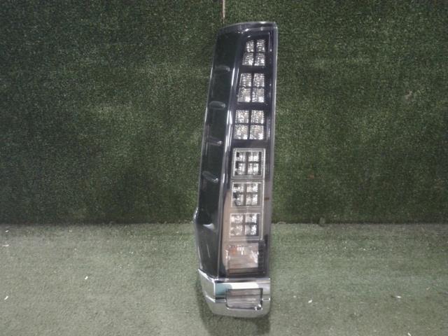 【中古】中古部品 ヴォクシー ZRR85G 左ﾃｰﾙﾗﾝﾌﾟ 【3260460000-240304000115600】