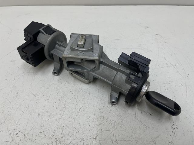 【中古】中古部品 フォード マスタング 1ZVHT82 ｲｸﾞﾆｯｼｮﾝｽｲｯﾁ 【3310070100-000090755668650】