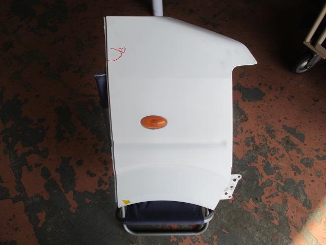 【中古】中古部品 エブリィ DA64V 右ﾌﾛﾝﾄﾌｪﾝﾀﾞｰ 【3310190100-000233024510600】
