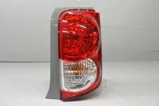 【中古】中古部品 カローラルミオン NZE151N 右テールランプ 【3310580000-240307001715500】|e-cleマート