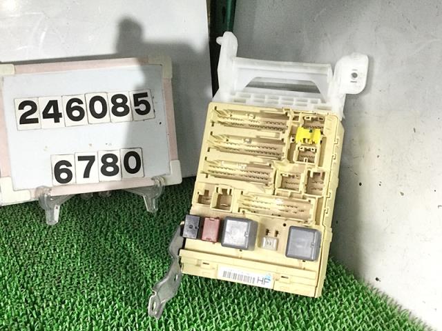 【中古】中古部品 アルファード ATH10W ﾋｭｰｽﾞﾎﾞｯｸｽ 【3330890100-000024608567800】 12,989円
