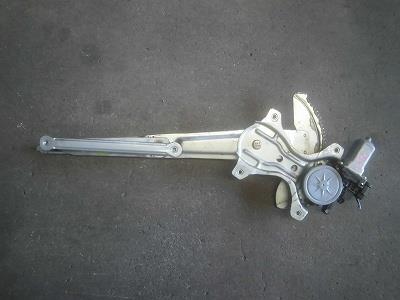 【中古】中古部品 ハイゼット S331V 左ﾌﾛﾝﾄﾄﾞｱﾚｷﾞｭﾚｰﾀ･ﾓｰﾀｰ 【3340180100-240313000113220】