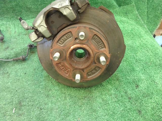【中古】中古部品 ワゴンＲ MH95S 右ﾌﾛﾝﾄﾅｯｸﾙﾊﾌﾞ 【3260240000-240313000944310】