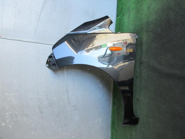 【中古】中古部品 ムーヴ LA100S 左ﾌﾛﾝﾄﾌｪﾝﾀﾞｰ 【3330560100-240307000210700】