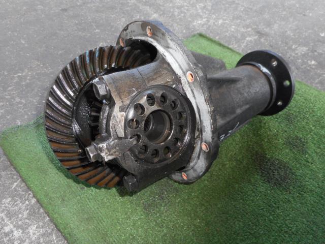 【中古】中古部品 エブリィ DA52W ﾘｱﾘｼﾞｯﾄﾃﾞﾌ 【3330190100-000002132141220】 22,385円