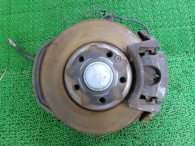 【中古】中古部品 ベンツ Bクラス 245232 左フロントナックルハブ 【3310250100-000233032544340】