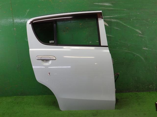 【中古】中古部品 アルト HA35S 右ﾘｱﾄﾞｱ 【3330150100-000024308713300】