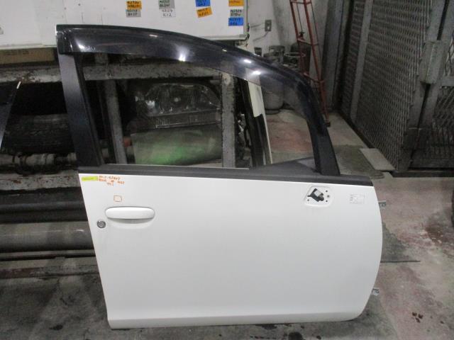 【中古】中古部品 コルト Z21A 右ﾌﾛﾝﾄﾄﾞｱ 【3310160100-000004340713100】