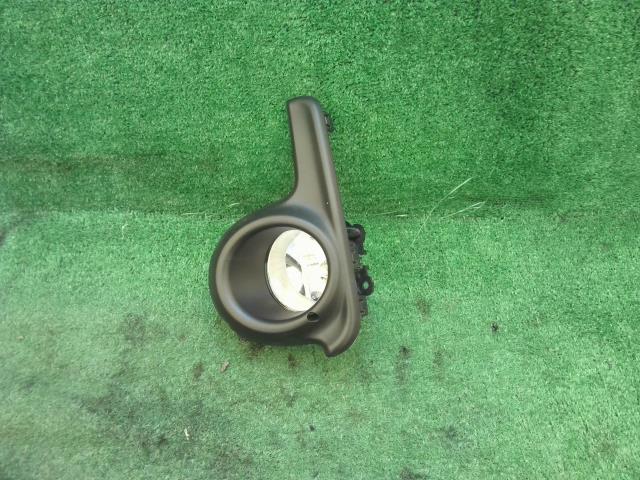 【中古】中古部品 デイズルークス B21A 左ﾌｫｸﾞﾗﾝﾌﾟ 【3260240000-240319000110950】