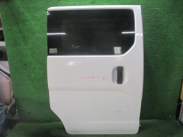 【中古】中古部品 デリカ BVM20 右ﾘｱﾄﾞｱ 【3500080000-231213000113300】