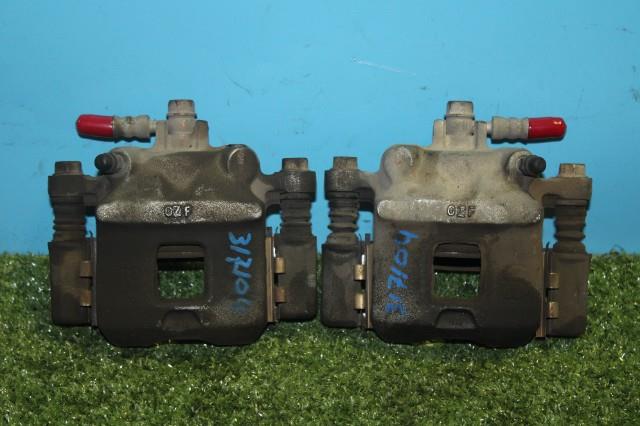 【中古】中古部品 ワゴンＲ MH23S 左ﾌﾛﾝﾄｷｬﾘﾊﾟｰ 【3330950100-000031710444360】
