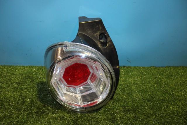 【中古】中古部品 キャスト LA250S 左ﾃｰﾙﾗﾝﾌﾟ 【3330950100-000031710815600】