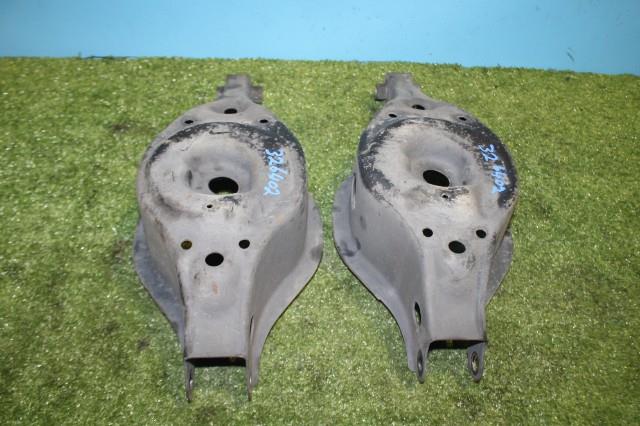【中古】中古部品 エルグランド E51 左ﾘｱﾛｱｱｰﾑ 【3330950100-000032640251840】
