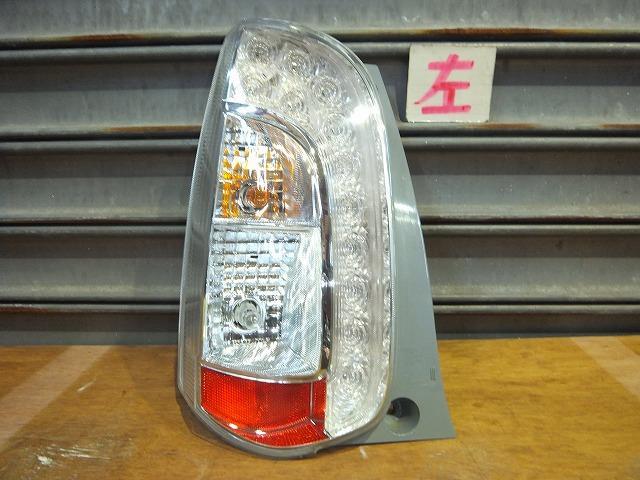 【中古】中古部品 パッソ KGC30 左ﾃｰﾙﾗﾝﾌﾟ 【3310050100-000203036415600】
