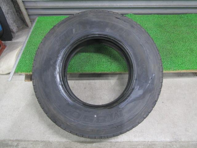 【中古】中古部品 ふそう大型車 FU54VZ ﾀｲﾔ 【3330540100-240402000347201】 14,108円