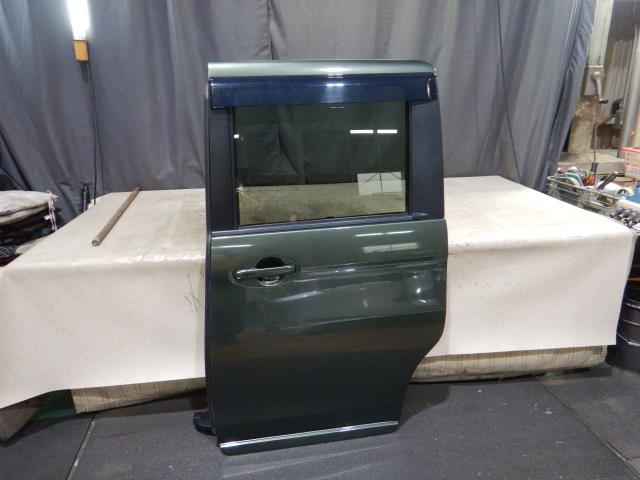 【中古】中古部品 スペーシア MK32S 左ﾘｱﾄﾞｱ 【3330810100-240402000413400】