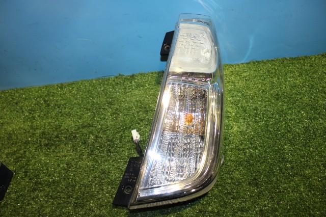 【中古】中古部品 デイズルークス B21A 右ﾃｰﾙﾗﾝﾌﾟ 【3330950100-000031781415500】