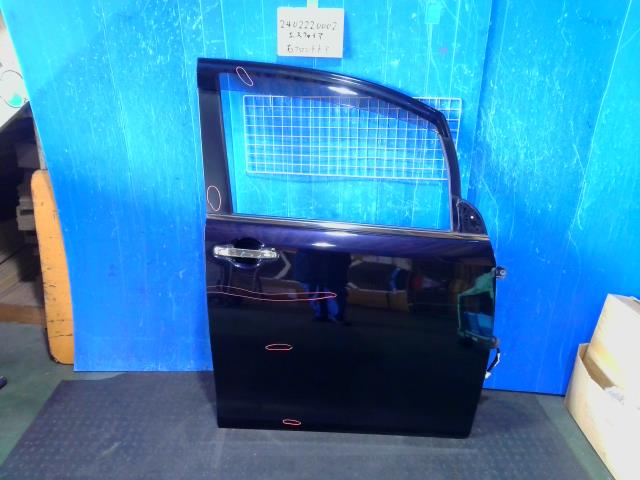 【中古】中古部品 エスクァイア ZWR80G 右フロントドア 【3310220100-240222000213100】