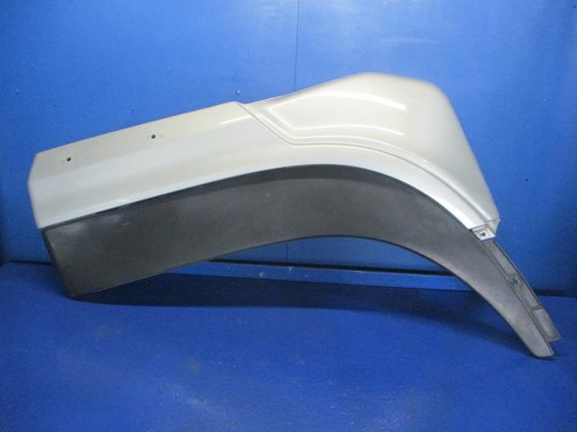 【中古】中古部品 UDトラクター GK5XAB 右ﾌﾛﾝﾄﾌｪﾝﾀﾞｰ 【3310270100-000014137310600】