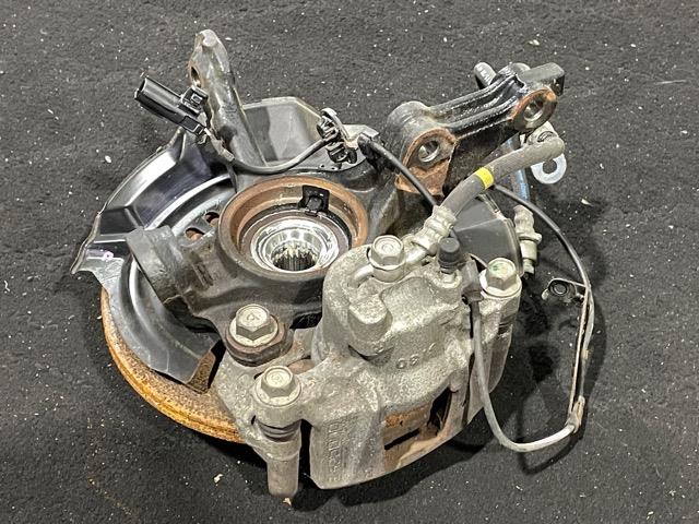 【中古】中古部品 ミライース LA350S 左ﾌﾛﾝﾄﾅｯｸﾙﾊﾌﾞ 【3330530100-000005232644340】