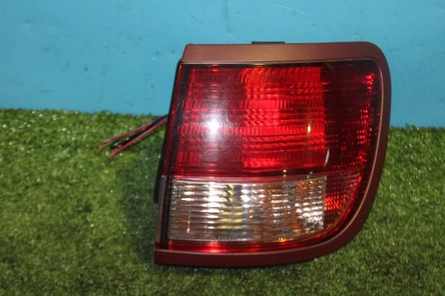 【中古】中古部品 アベニール PNW11 右ﾃｰﾙﾗﾝﾌﾟ 【3330950100-000042290315500】