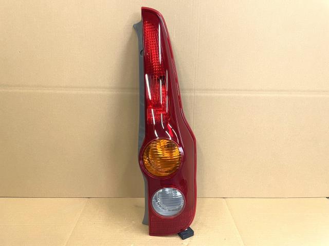 【中古】中古部品 プレオ L285F 右テールランプ 【3330650100-000233059815500】