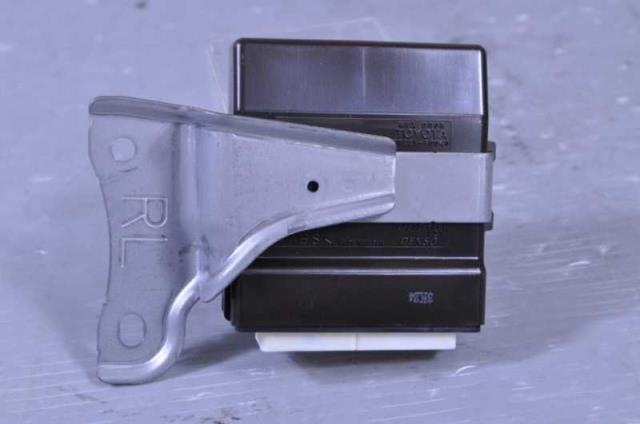 【中古】中古部品 レクサス GS GRS191 左ﾘｱﾄﾞｱ 【3310580000-240414000913400】 9,695円
