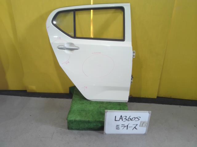 【中古】中古部品 ミライース LA360S 右ﾘｱﾄﾞｱ 【3331010600-240327001213300】