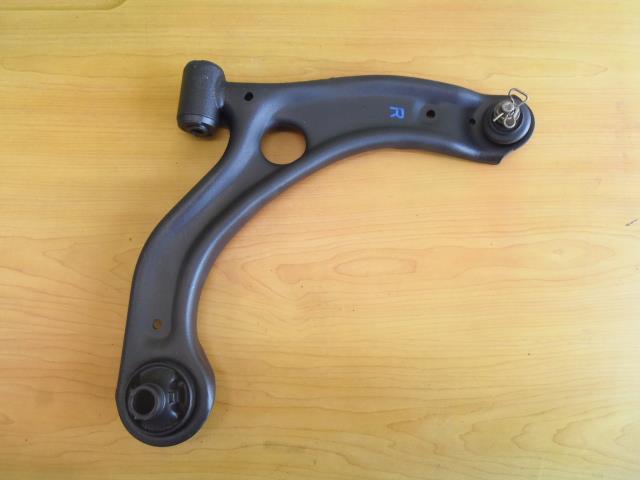 【中古】中古部品 ミライース LA360S 右ﾌﾛﾝﾄﾛｱｱｰﾑ 【3330440100-240417000151720】