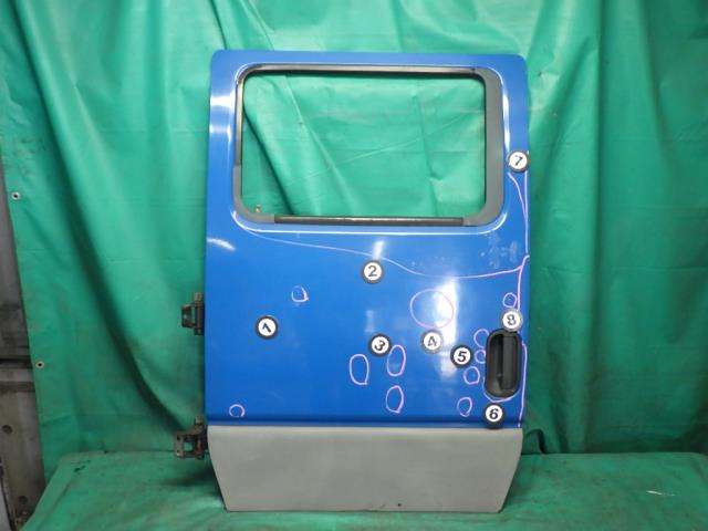 【中古】中古部品 キャンター FB511B 左ﾘｱﾄﾞｱ 【3330990500-240419000513400】