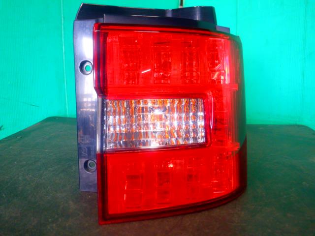 【中古】中古部品 デリカＤ5 CV2W 右ﾃｰﾙﾗﾝﾌﾟ 【3340140100-000024097815500】