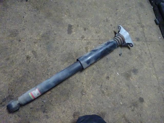 【中古】中古部品 アクセラ BM2FS 右ﾘｱｼｮｯｸｱﾌﾞｿｰﾊﾞｰ 【3310410000-000243012650700】