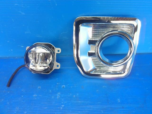 【中古】中古部品 ウェイク LA700S 左ﾌｫｸﾞﾗﾝﾌﾟ 【3310550000-240416000810950】