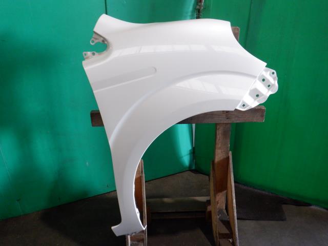 【中古】中古部品 ポルテ NCP141 右ﾌﾛﾝﾄﾌｪﾝﾀﾞｰ 【3340140100-000024112310600】