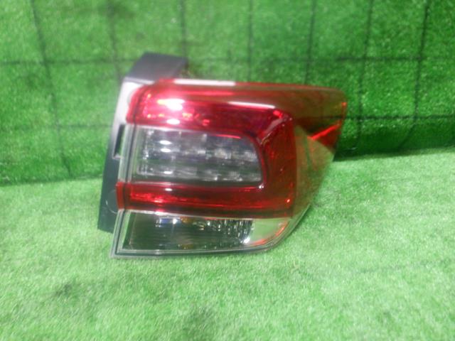 【中古】中古部品 インプレッサ GT3 右ﾃｰﾙﾗﾝﾌﾟ 【3330420100-240426000615500】