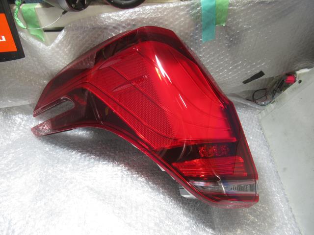 【中古】中古部品 アルファード AGH30W 左ﾃｰﾙﾗﾝﾌﾟ 【3500220000-240429500215600】