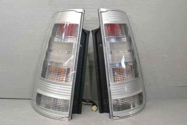 【中古】中古部品 シエンタ NCP81G 右ﾃｰﾙﾗﾝﾌﾟ 【3310580000-240509000115500】