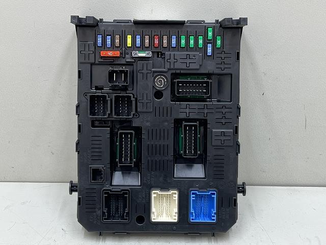 【中古】中古部品 プジョー 308 T75F02 ﾋｭｰｽﾞﾎﾞｯｸｽ 【3310070100-0000Y0756067800】