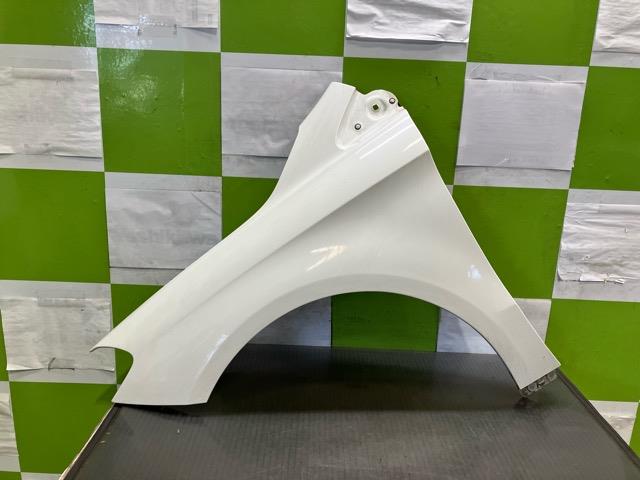 【中古】中古部品 ベンツ Bクラス 246242 左ﾌﾛﾝﾄﾌｪﾝﾀﾞｰ 【3330530100-000005247710700】