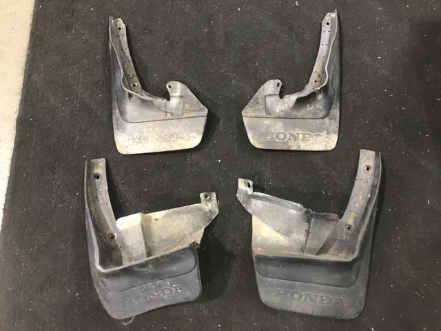 【中古】中古部品 シビック EF2 ﾏｯﾄﾞｶﾞｰﾄﾞ(ｾｯﾄ) 【3330530100-000005241617470】