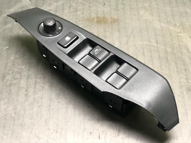 【中古】中古部品 アテンザ GJ2FW ﾊﾟﾜｰｳｲﾝﾄﾞｳｽｲｯﾁ 【3330530100-000005241261900】