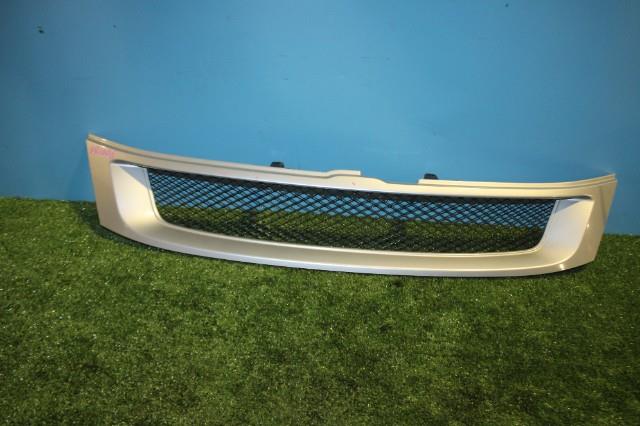 【中古】中古部品 アイシス ANM15W ラジエータグリル 【3330950100-000044100610400】