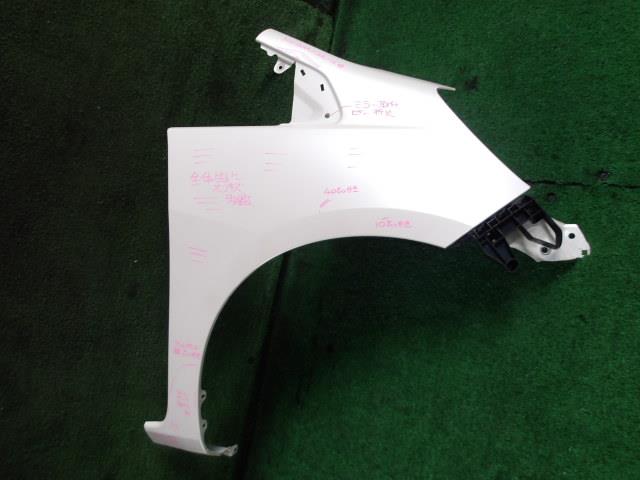 【中古】中古部品 フィット GE6 右ﾌﾛﾝﾄﾌｪﾝﾀﾞｰ 【3340220100-000225024210600】