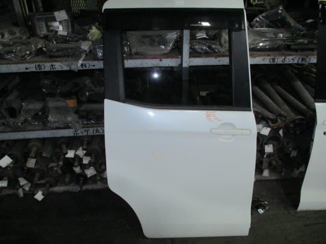 【中古】中古部品 デイズルークス B21A 右ﾘｱﾄﾞｱ 【3310160100-001680977013300】