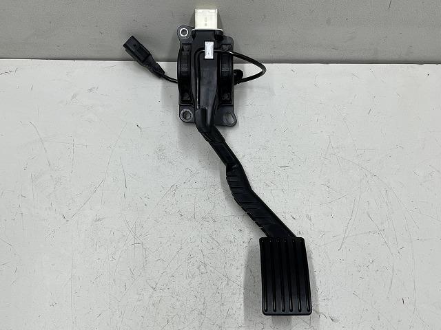 【中古】中古部品 プジョー 407 D2V ﾍﾟﾀﾞﾙ 【3310070100-0000Y0754777500】