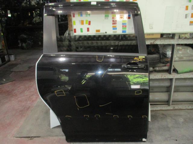 【中古】中古部品 ヴォクシー ZRR70W 右ﾘｱﾄﾞｱ 【3310160100-000004358713300】｜e-cleマート